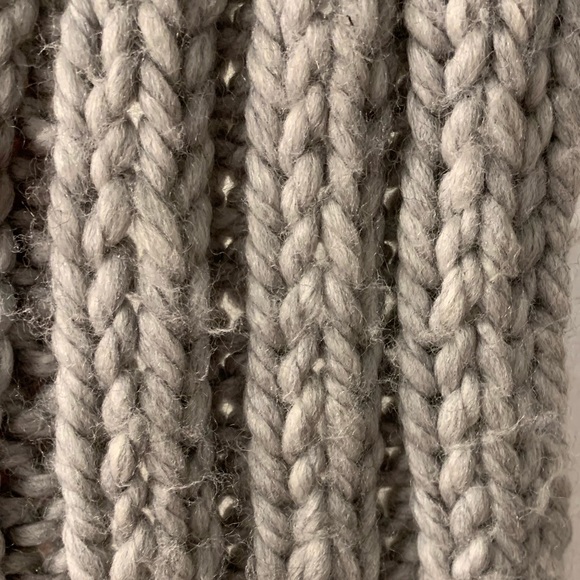 Chunky Hand-Knitted Oversized Scarf - Picture 3 of 6